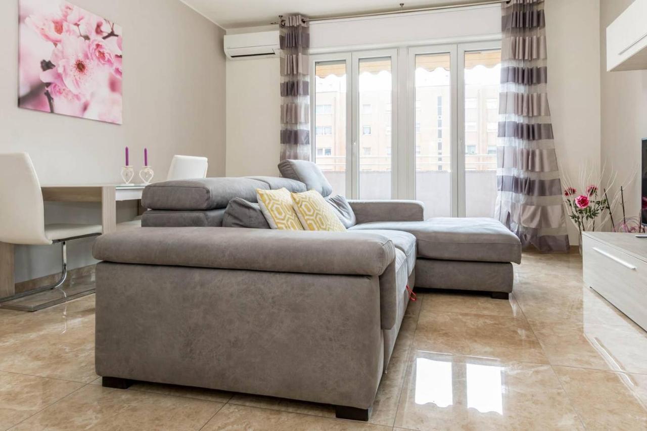 Altido Lovely Apt For 6 Located In Vibrant Gallaratese Mailand Exterior foto