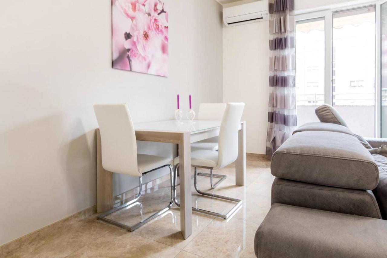 Altido Lovely Apt For 6 Located In Vibrant Gallaratese Mailand Exterior foto